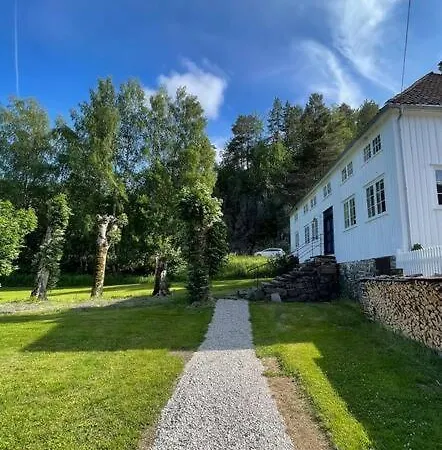 Bosvik Gard, Nyrenovert I Hovedhus Fra 1756 דירה Risør