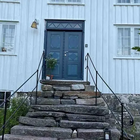 Bosvik Gard, Nyrenovert I Hovedhus Fra 1756 Apartment