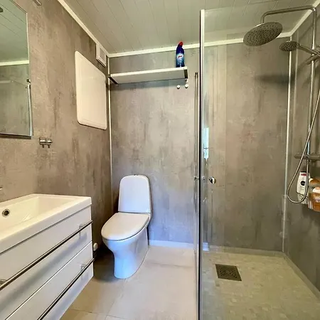 Bosvik Gard, Nyrenovert I Hovedhus Fra 1756 Daire *