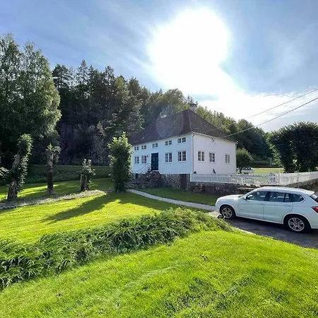 Bosvik Gard, Nyrenovert I Hovedhus Fra 1756 Risør