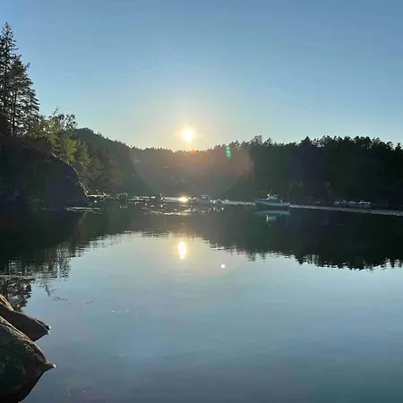 Bosvik Gard, Nyrenovert I Hovedhus Fra 1756 דירה *