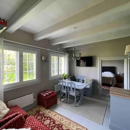 Bosvik Gard, Nyrenovert I Hovedhus Fra 1756 דירה