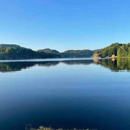 Bosvik Gard, Nyrenovert I Hovedhus Fra 1756 דירה