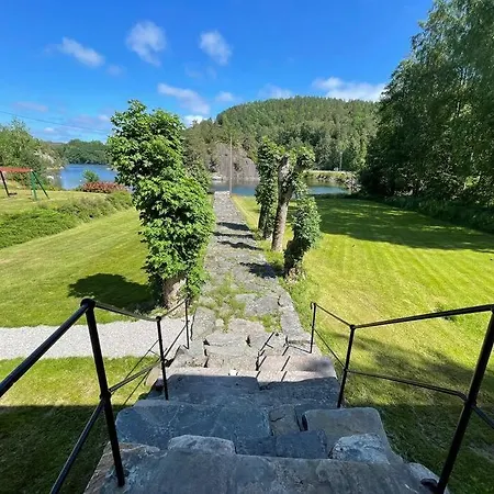 Bosvik Gard, Nyrenovert I Hovedhus Fra 1756 里瑟尔