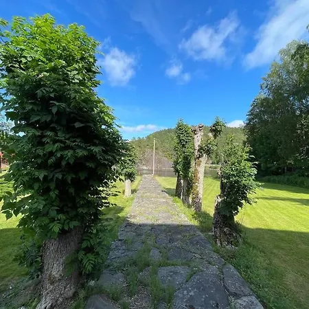 Bosvik Gard, Nyrenovert I Hovedhus Fra 1756 דירה