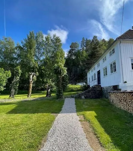 Bosvik Gard, Nyrenovert I Hovedhus Fra 1756 Daire Risør