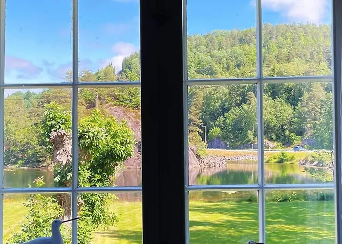 Bosvik Gard, Nyrenovert I Hovedhus Fra 1756 * Risør