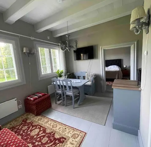 Bosvik Gard, Nyrenovert I Hovedhus Fra 1756 Risør