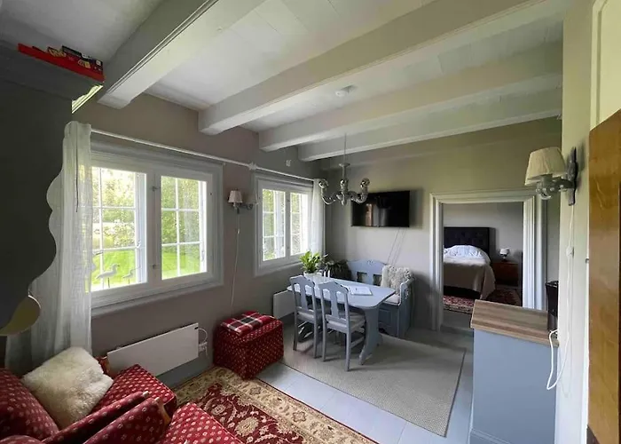 Bosvik Gard, Nyrenovert I Hovedhus Fra 1756 Apartman