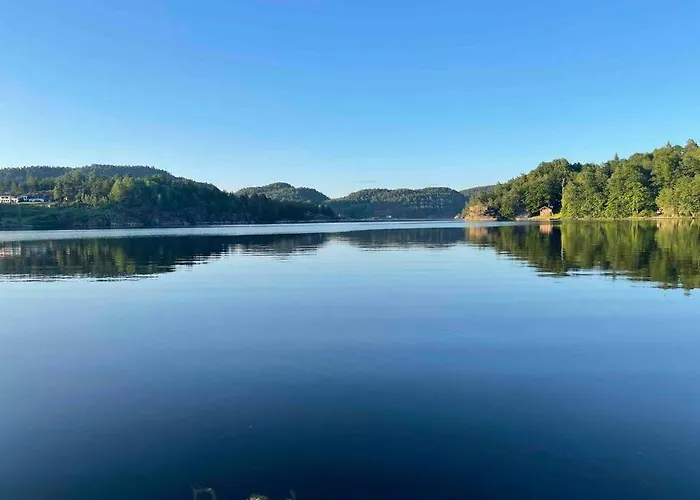 Bosvik Gard, Nyrenovert I Hovedhus Fra 1756 Apartman